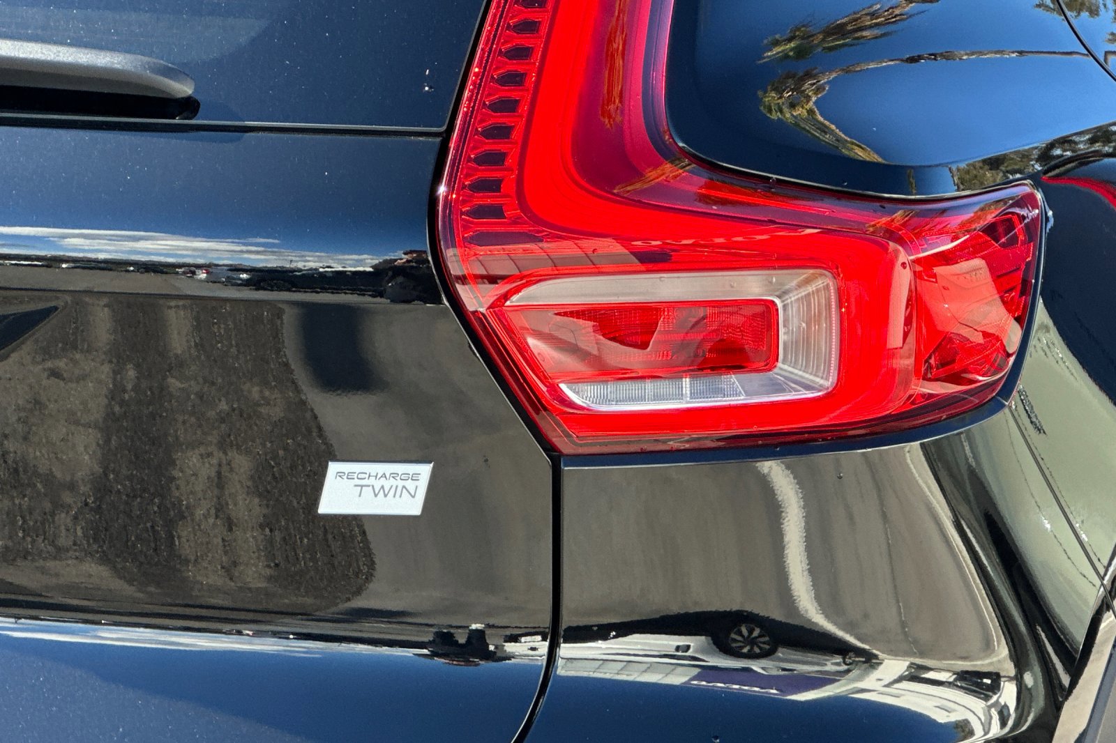 Certified 2023 Volvo XC40 Recharge Core image 33