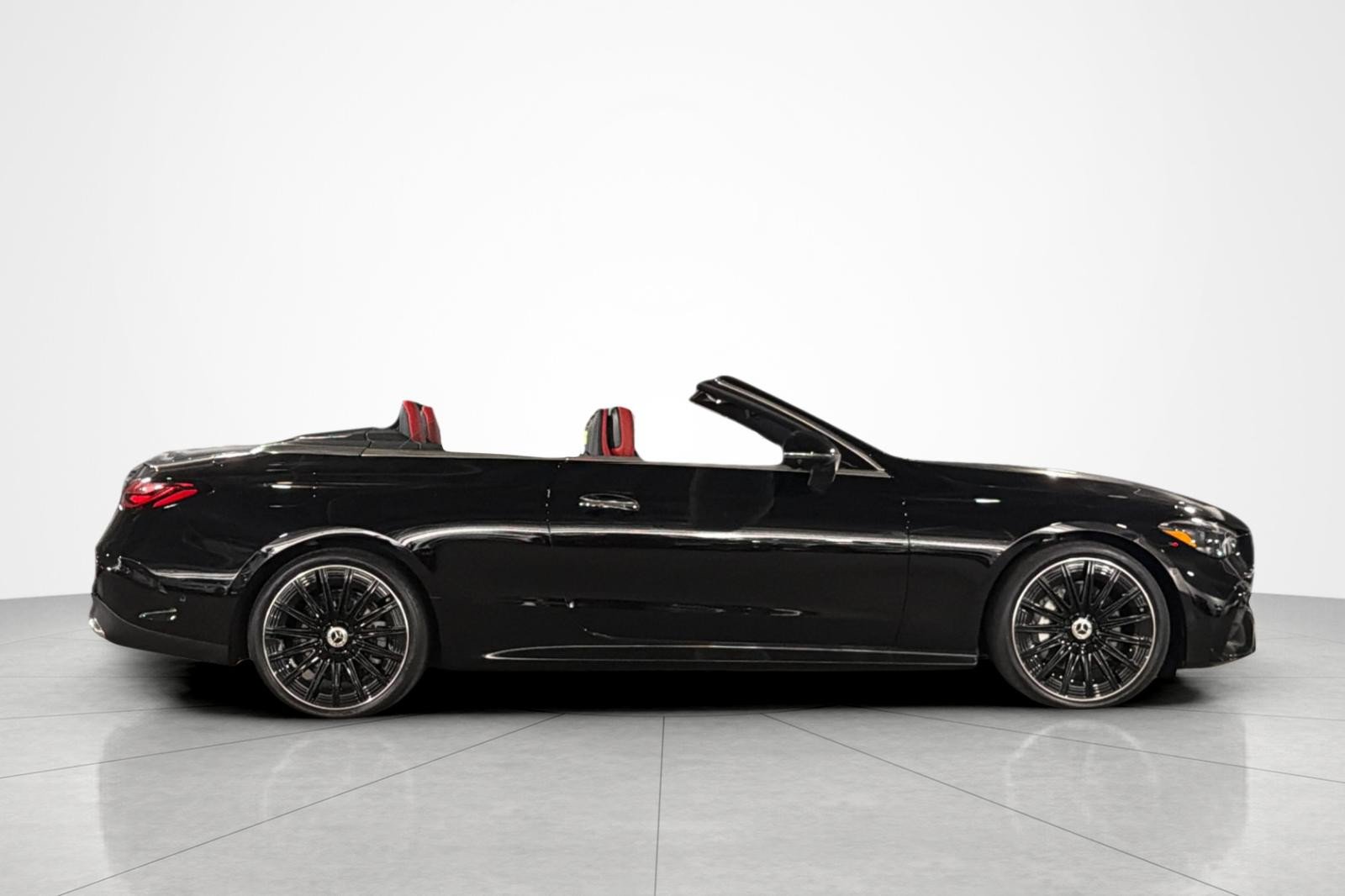 Used 2026 Mercedes-Benz CLE 300 4MATIC Cabriolet image 6