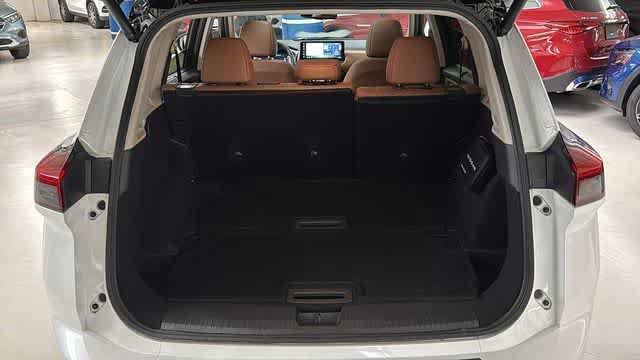 Used 2024 Nissan Rogue Platinum w/ Platinum Premium Package AWD/4WD image 31