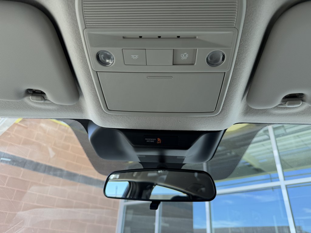 Used 2025 Nissan Kicks SR AWD/4WD image 21