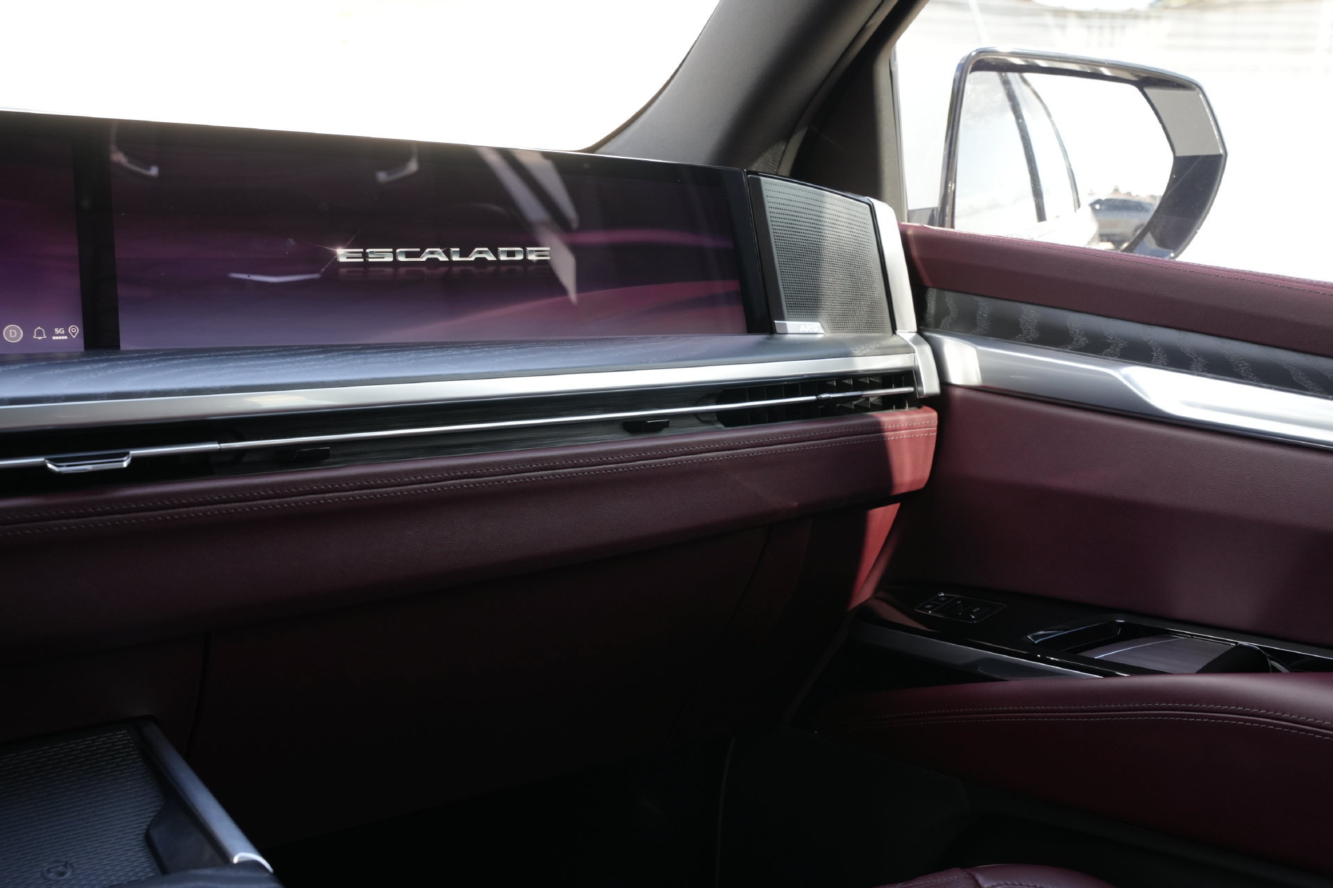 Used 2025 Cadillac Escalade Sport w/ Touring Package AWD/4WD image 9