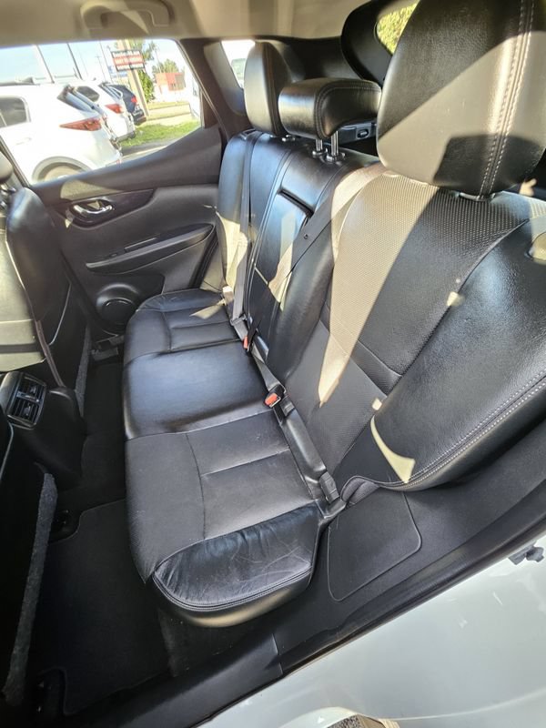 Used 2017 Nissan Rogue Sport SL AWD/4WD image 16