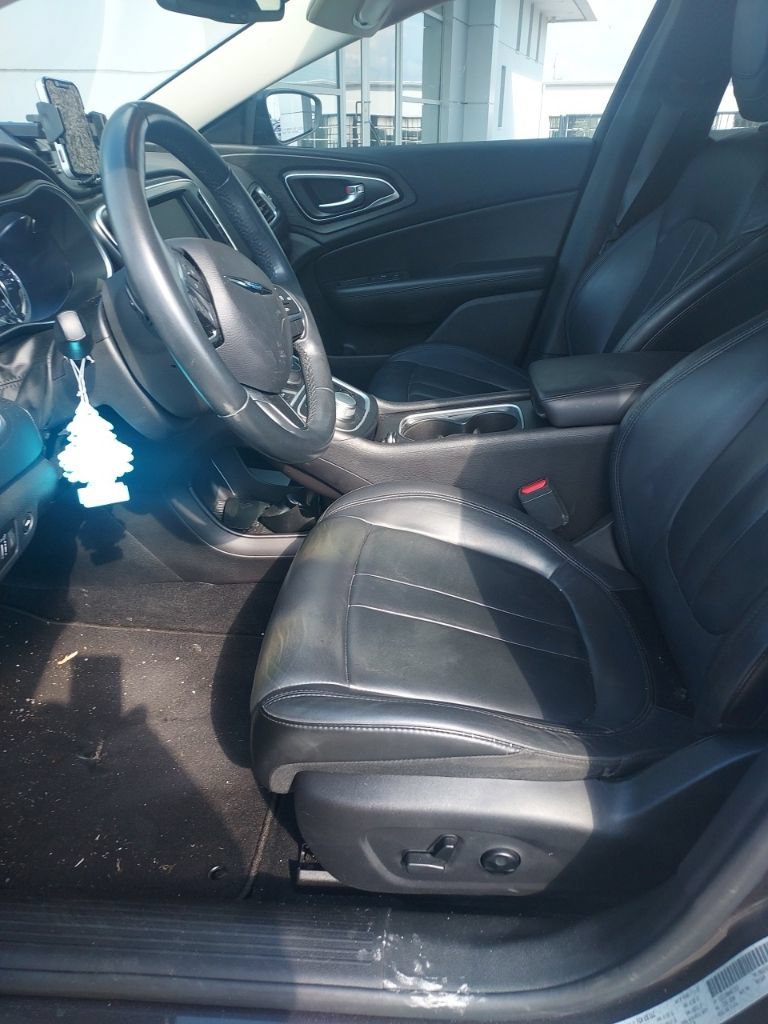 Used 2017 Chrysler 200 Limited Platinum FWD image 7