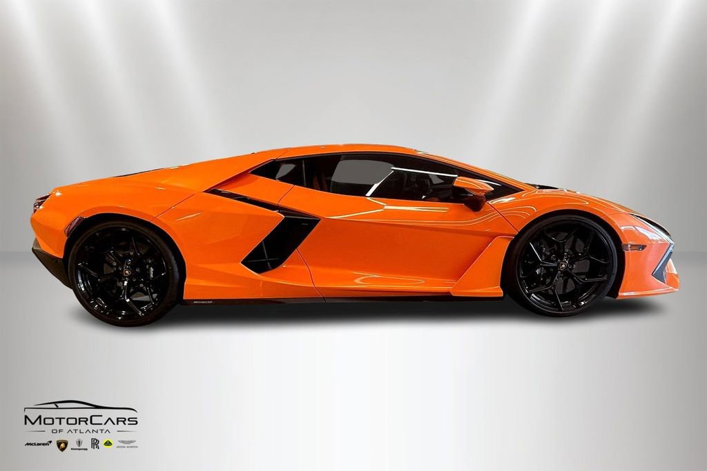 Used 2024 Lamborghini Revuelto image 6