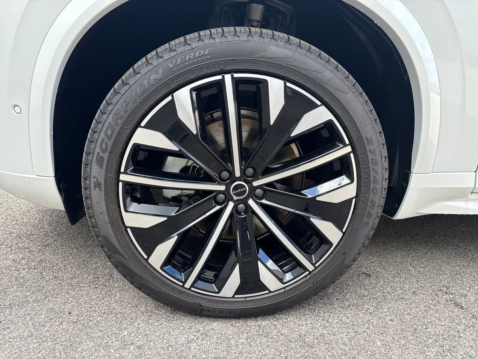 New 2026 Volvo XC90 B6 Plus w/ Protection Package Premier image 36