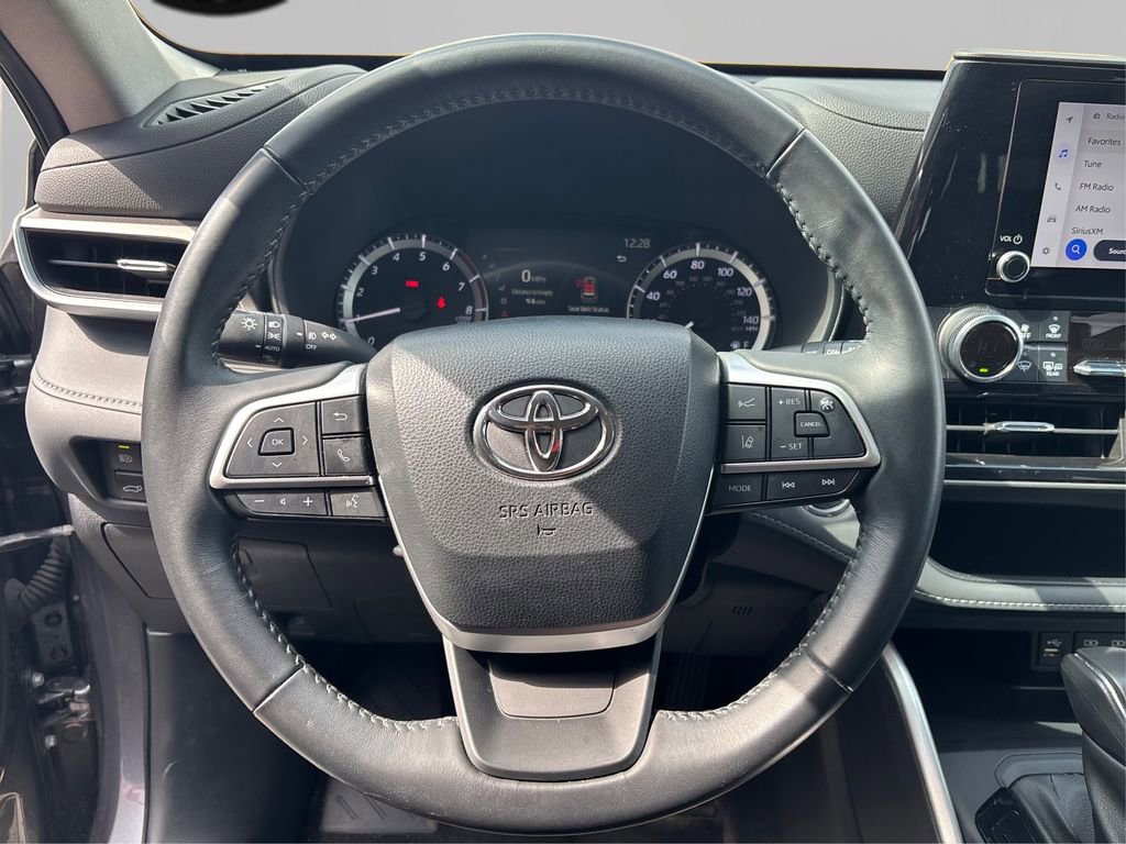 Used 2023 Toyota Highlander LE AWD/4WD image 24