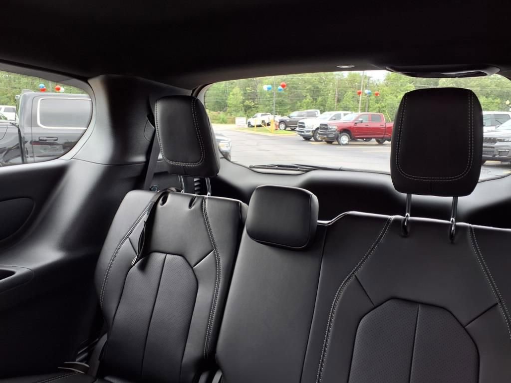 New 2026 Chrysler Pacifica Select image 19