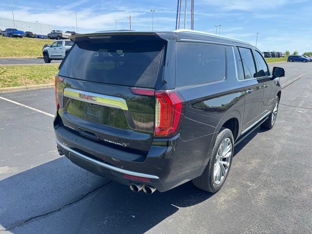 Used 2023 GMC Yukon XL Denali AWD/4WD image 3
