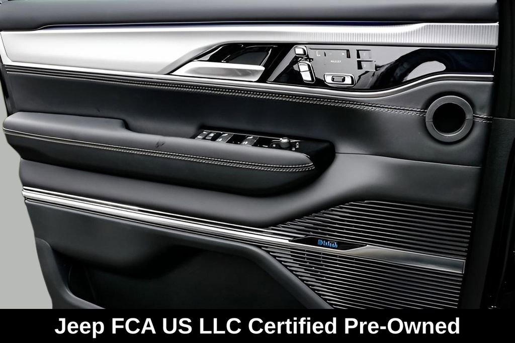 Used 2023 Jeep Grand Wagoneer L Series II w/ Premium Group II AWD/4WD image 17