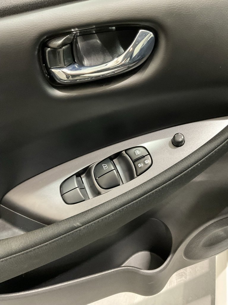 Used 2025 Nissan Leaf S image 7
