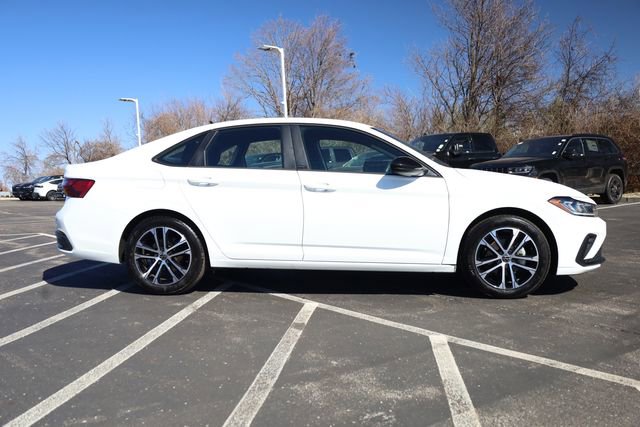 Used 2025 Volkswagen Jetta Sport image 4