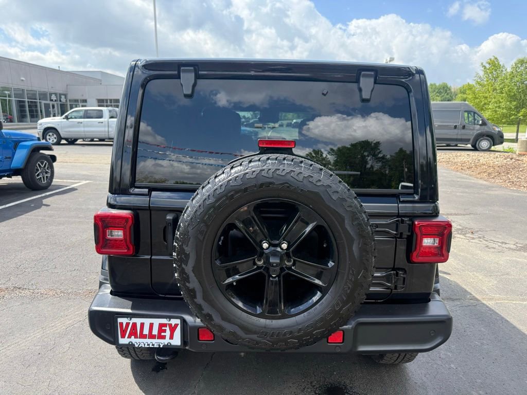 Used 2022 Jeep Wrangler Unlimited Sahara AWD/4WD image 4