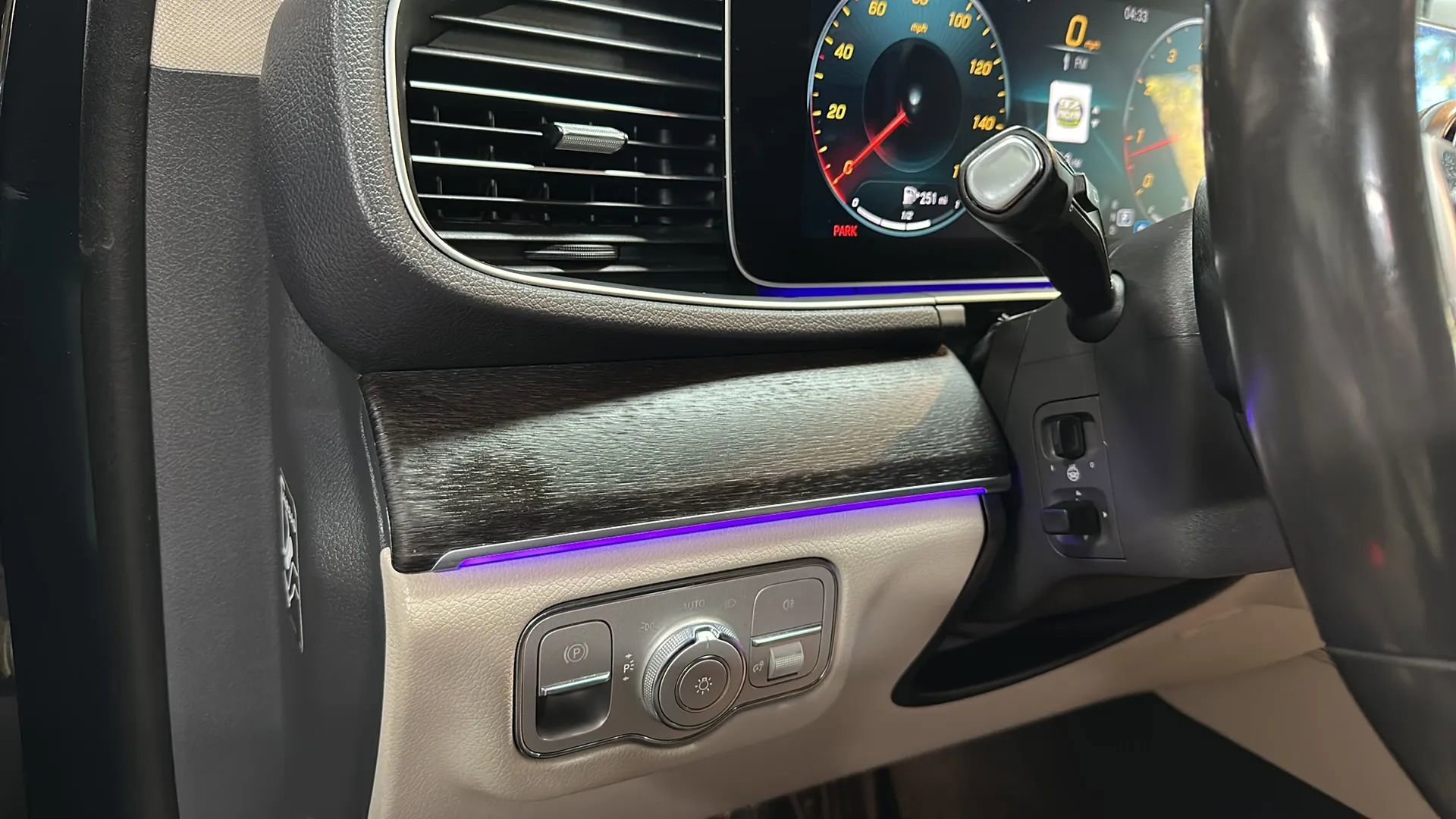 Used 2020 Mercedes-Benz GLE 350 4MATIC image 37