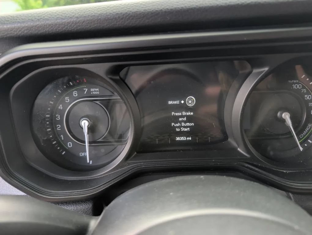 Used 2024 Jeep Wrangler Unlimited AWD/4WD image 28