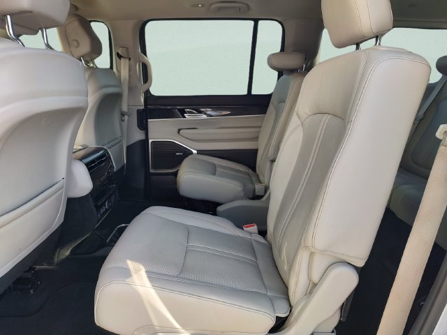 Used 2022 Jeep Wagoneer Series II w/ Flexible Seating Group AWD/4WD image 29
