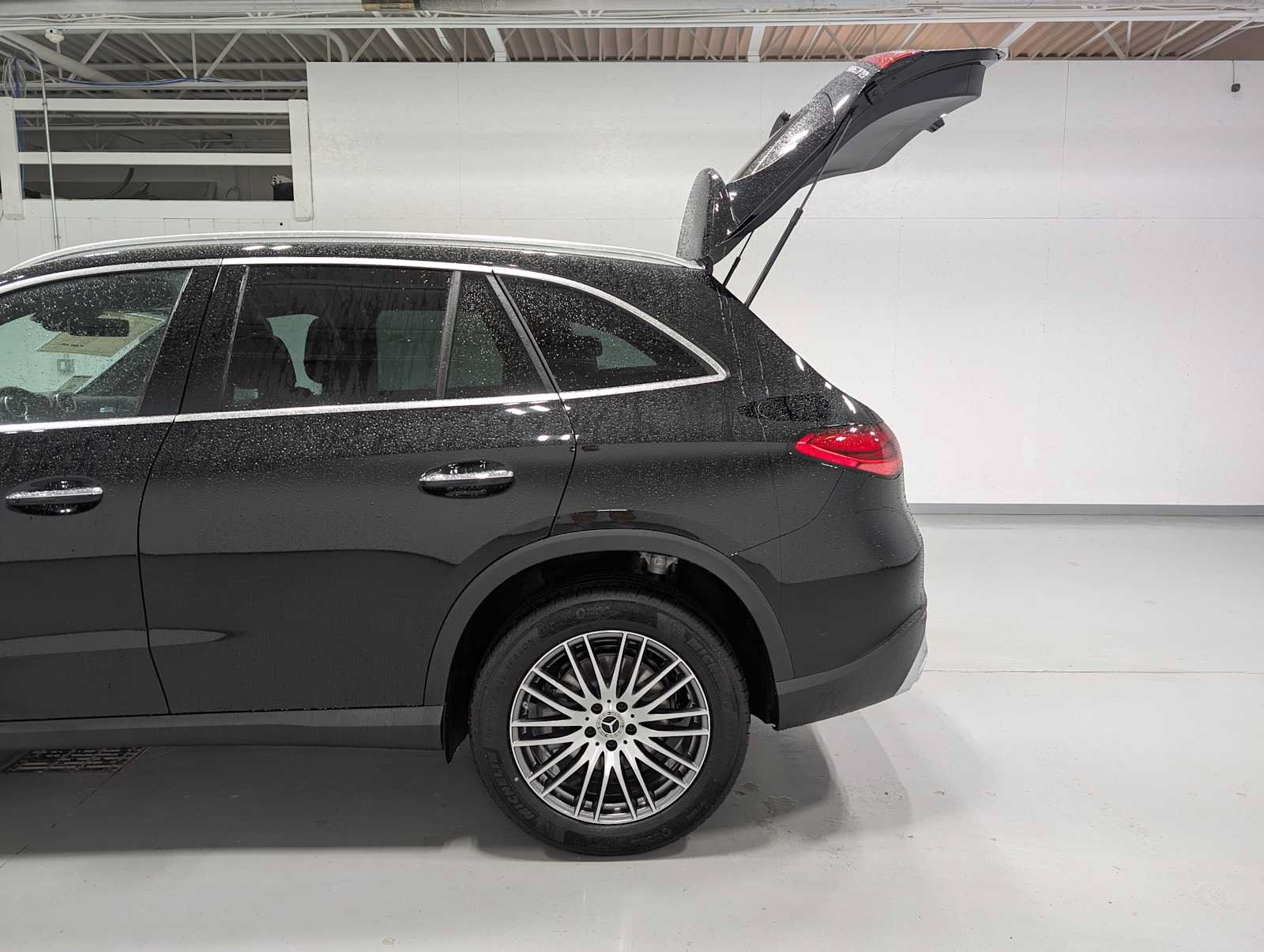 New 2026 Mercedes-Benz GLC 300 4MATIC image 9
