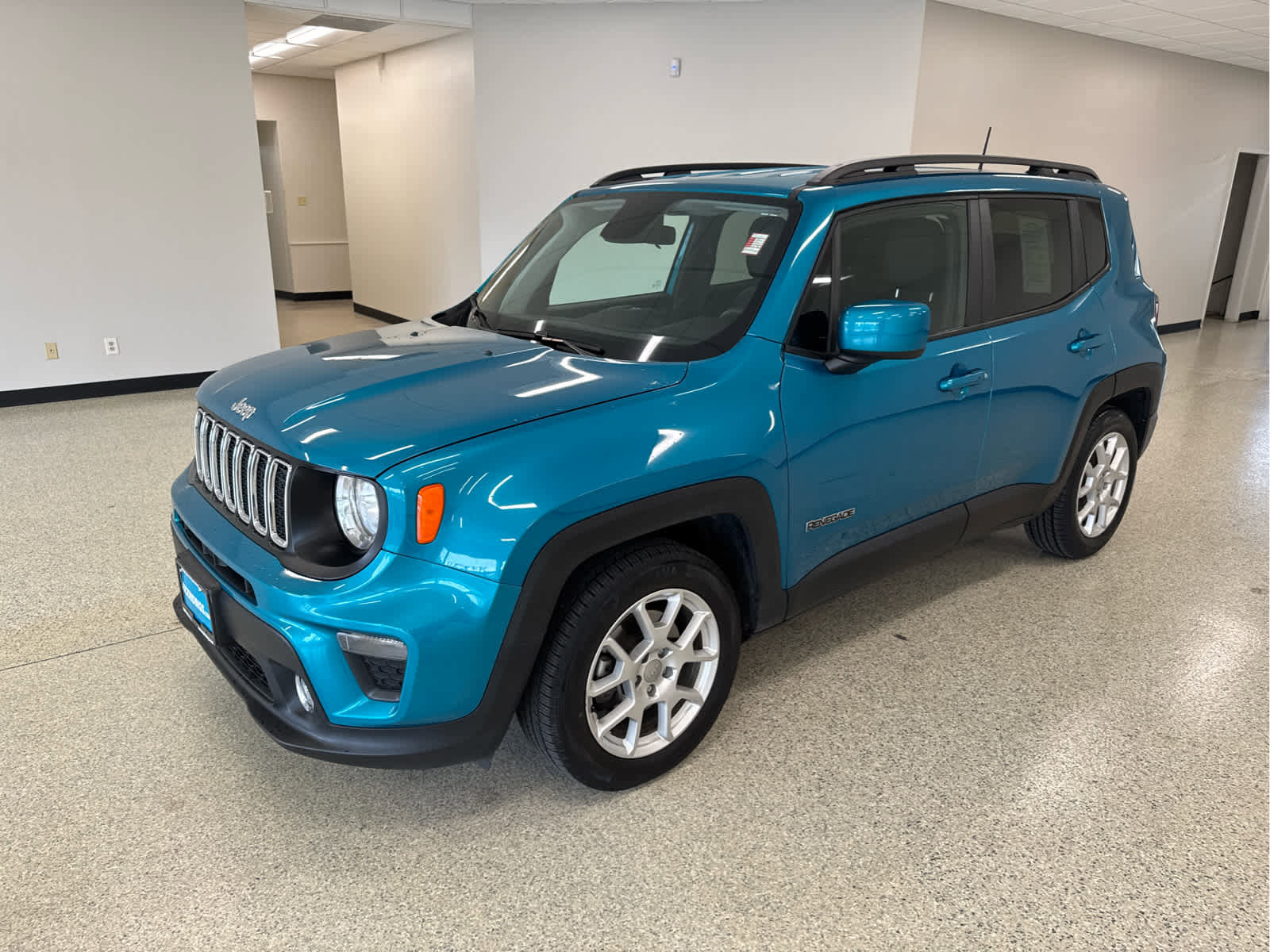 Used 2020 Jeep Renegade Latitude w/ Cold Weather Group image 1