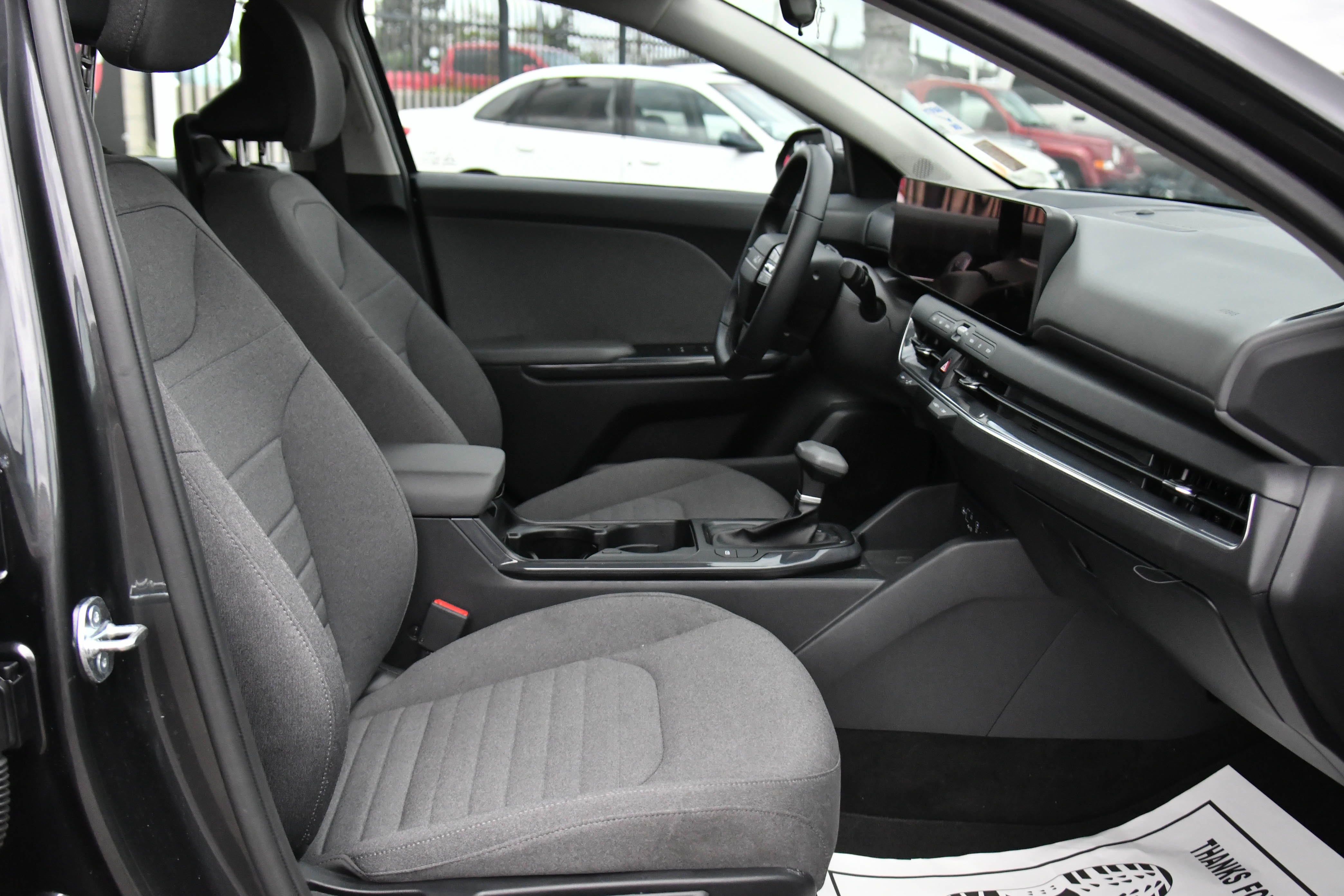 Used 2025 Kia K4 EX image 46