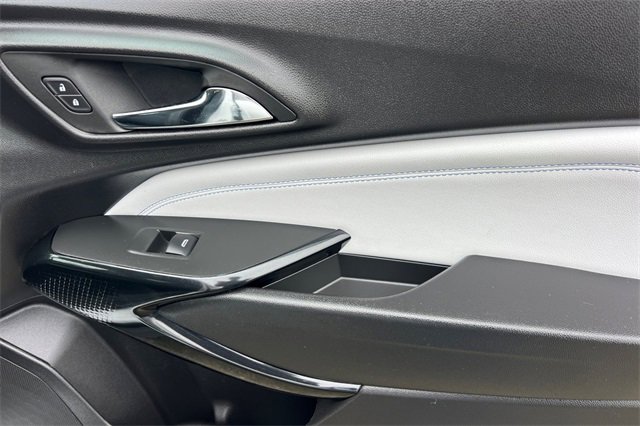 Used 2025 Chevrolet Trax LT w/ LT Convenience Package image 22