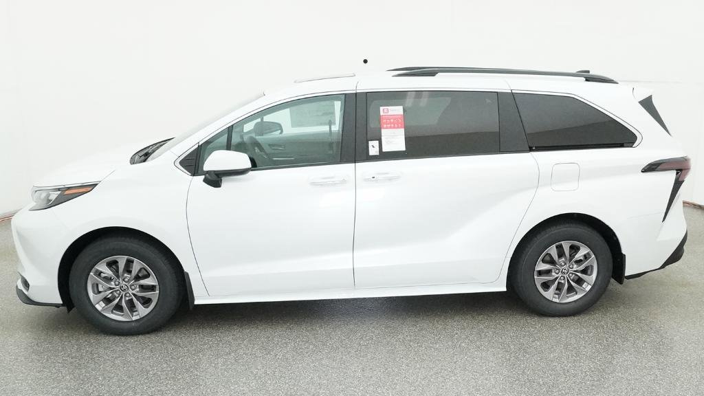New 2026 Toyota Sienna XLE FWD image 7