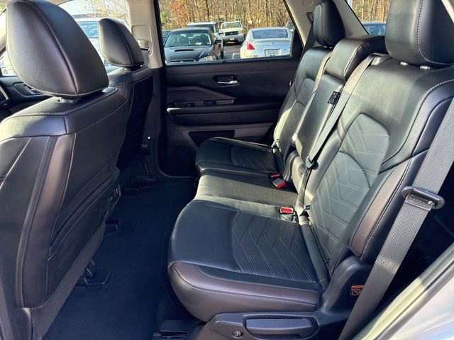 Used 2024 Nissan Pathfinder Platinum w/ Cargo Package image 15