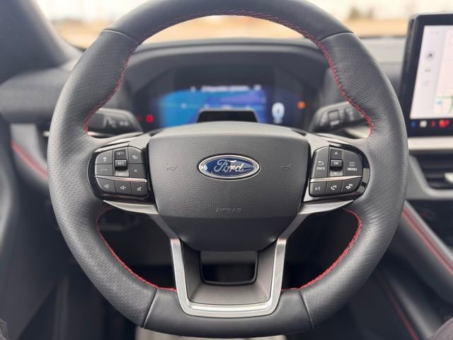 Used 2025 Ford Explorer ST-Line w/ ST-Line Street Pack image 9