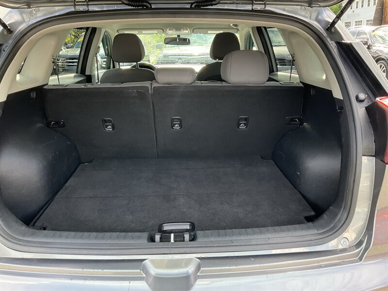 Used 2017 Kia Niro LX FWD image 11