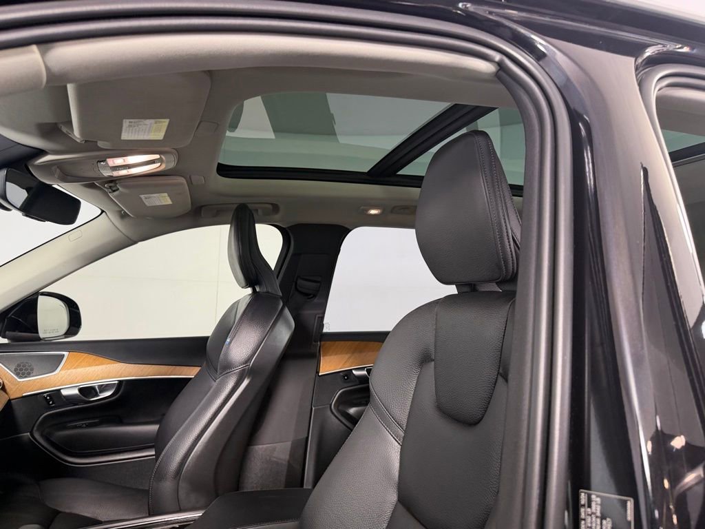 Used 2025 Volvo XC90 B6 Plus image 20