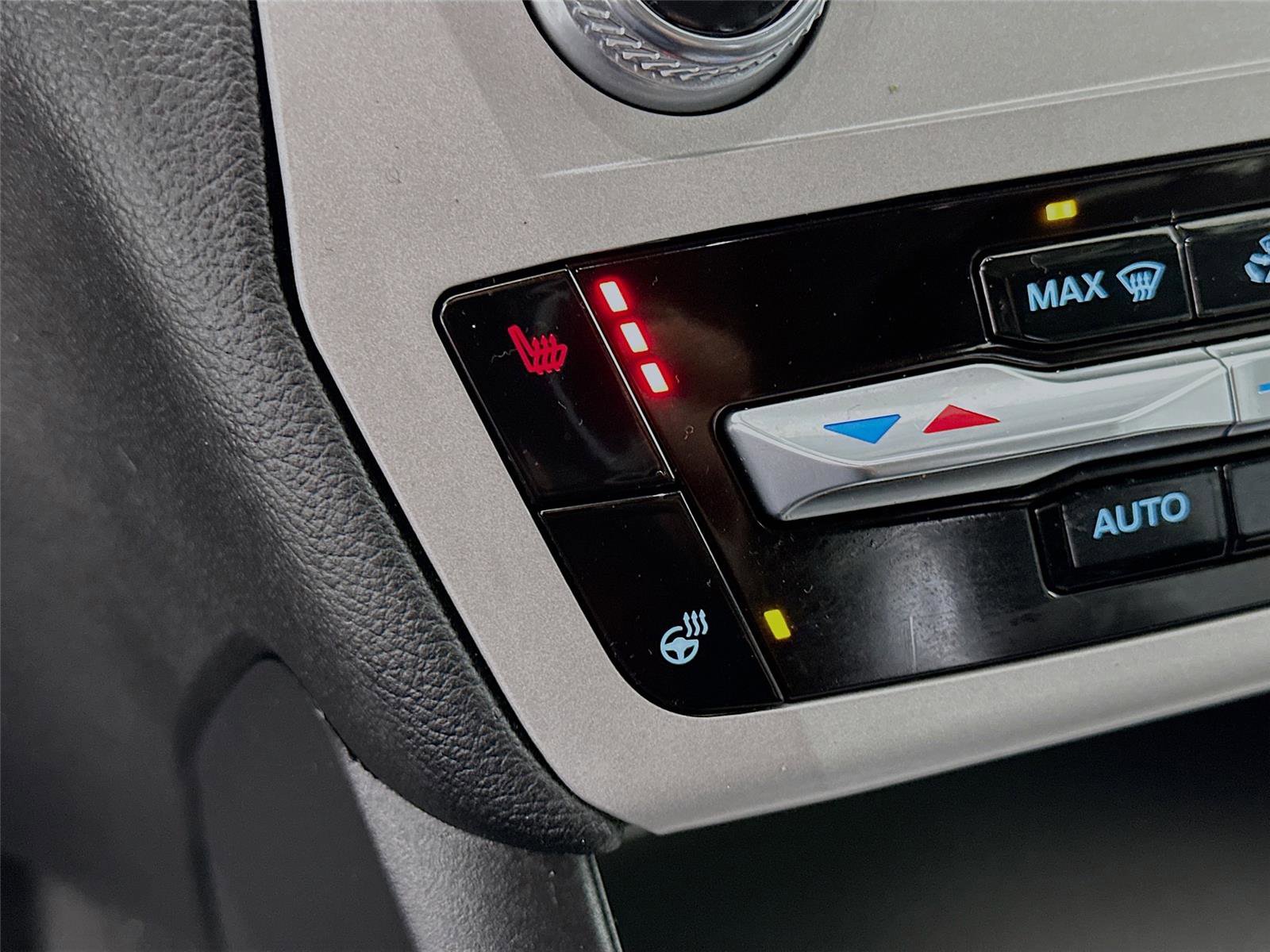 Used 2024 Ford Explorer XLT w/ Equipment Group 202A image 33