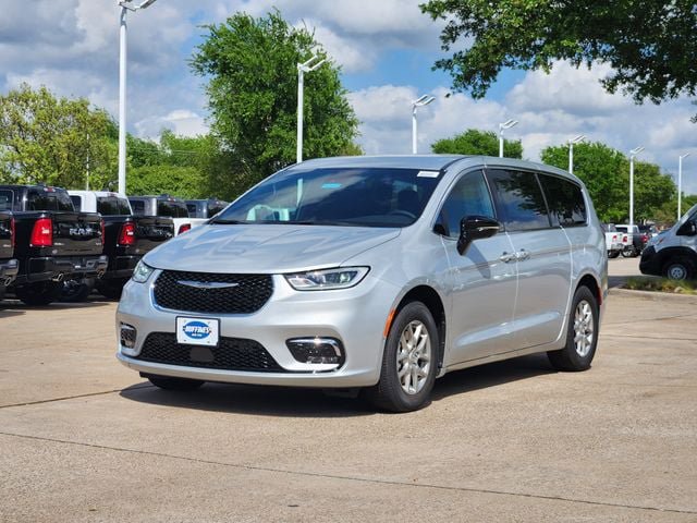 New 2026 Chrysler Pacifica Select FWD image 2