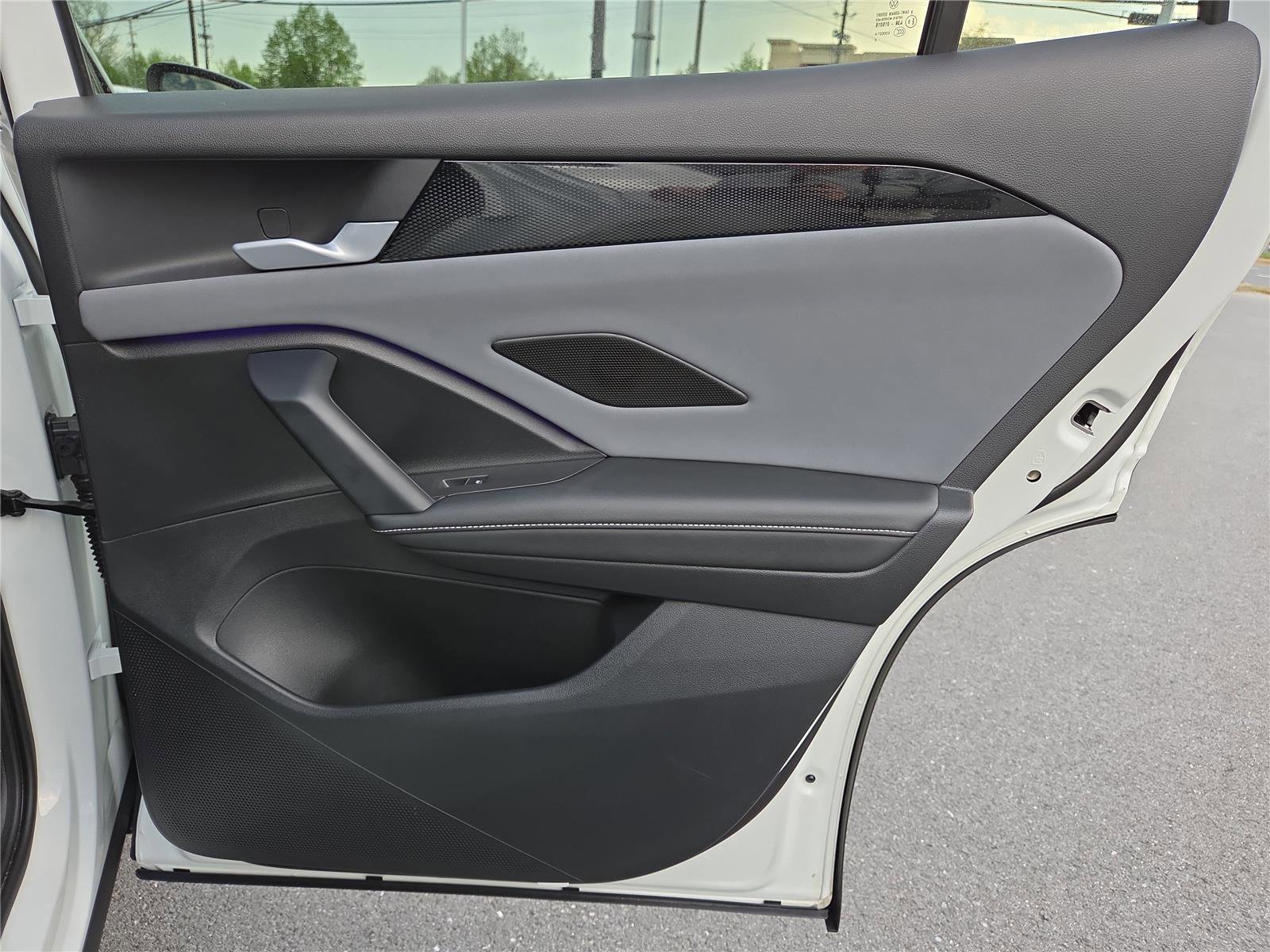 Certified 2025 Volkswagen Tiguan SE w/ Panoramic Sunroof Package image 30