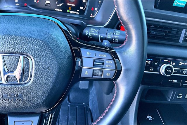 Used 2025 Honda Pilot Black Edition image 16