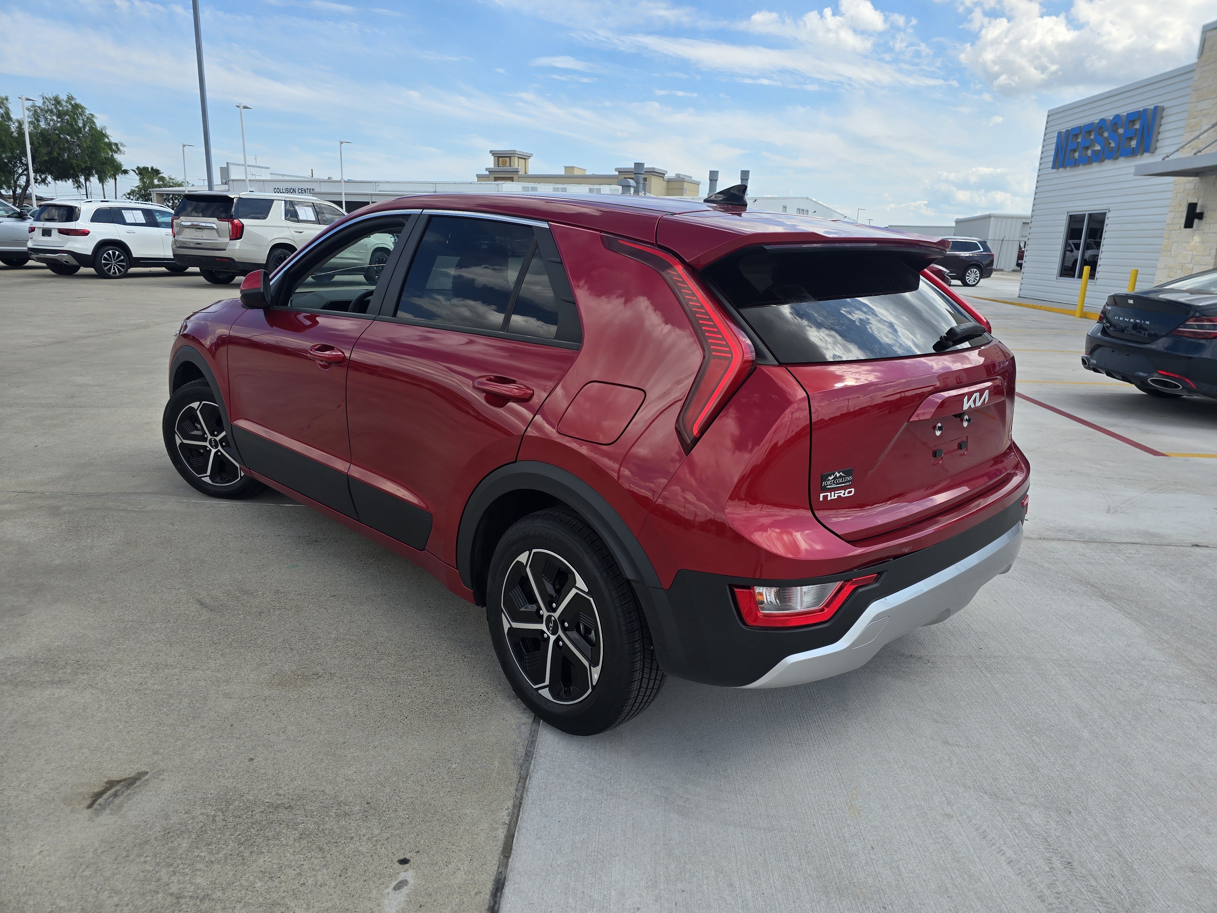 Used 2024 Kia Niro LX FWD image 5