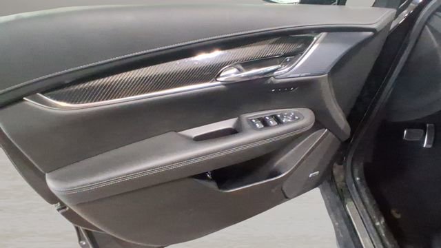 Used 2024 Cadillac XT6 Sport w/ LPO, Onyx Lite Package image 25