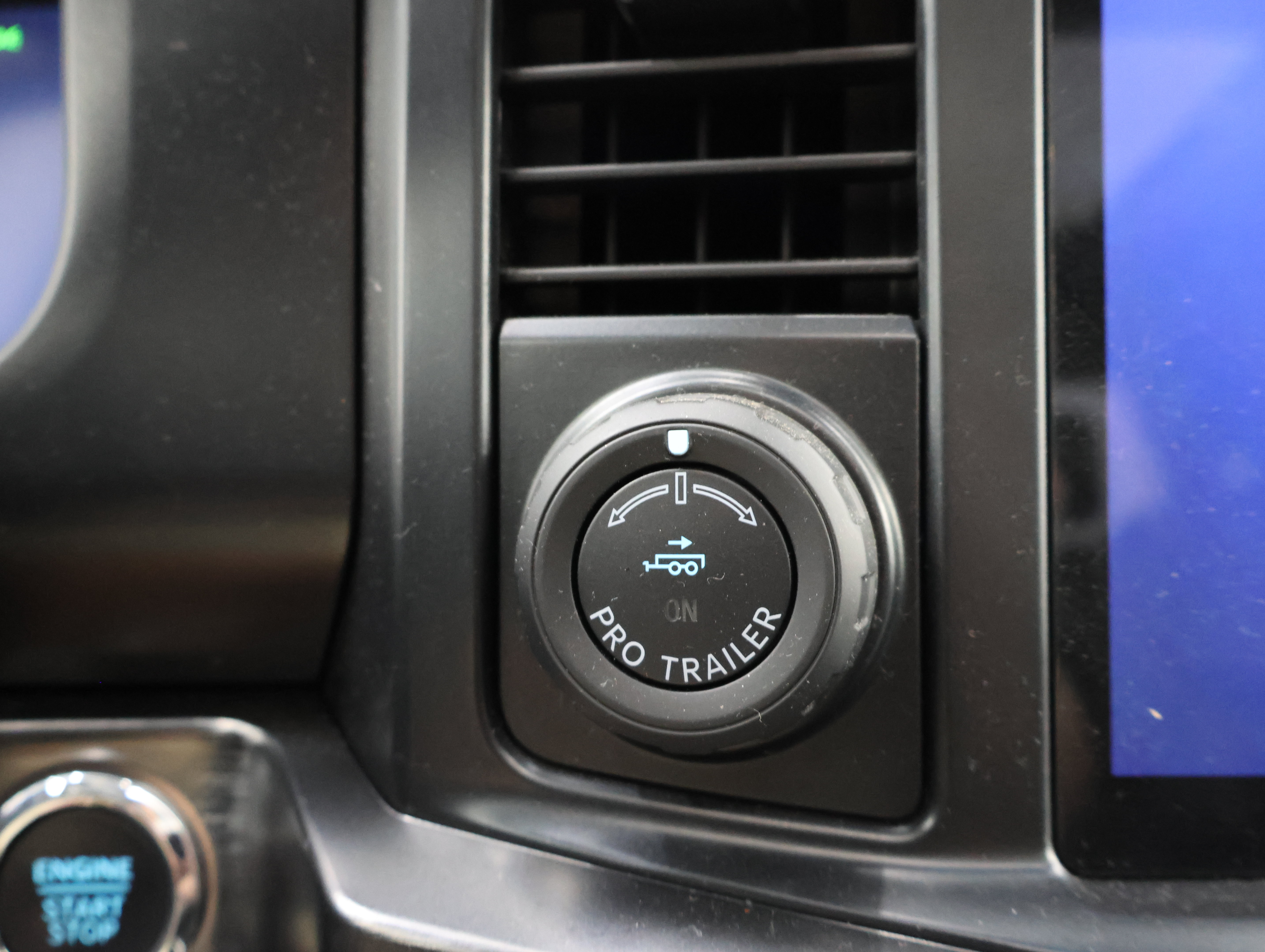 Used 2024 Ford F350 Lariat w/ Lariat Ultimate Package AWD/4WD image 53