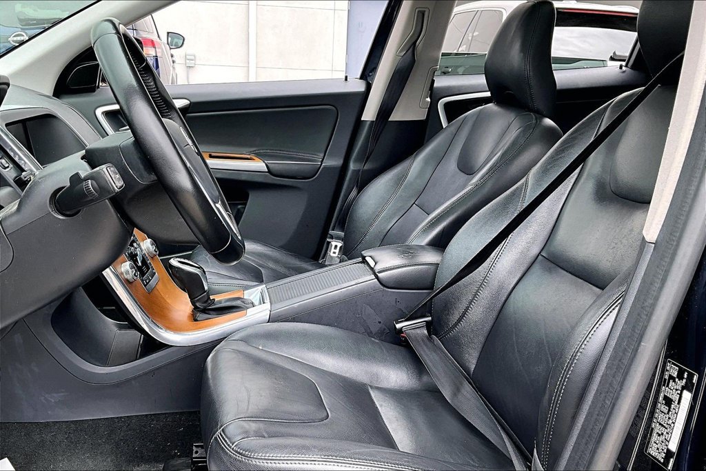 Used 2017 Volvo XC60 T5 Inscription w/ Preferred Option Package FWD image 24