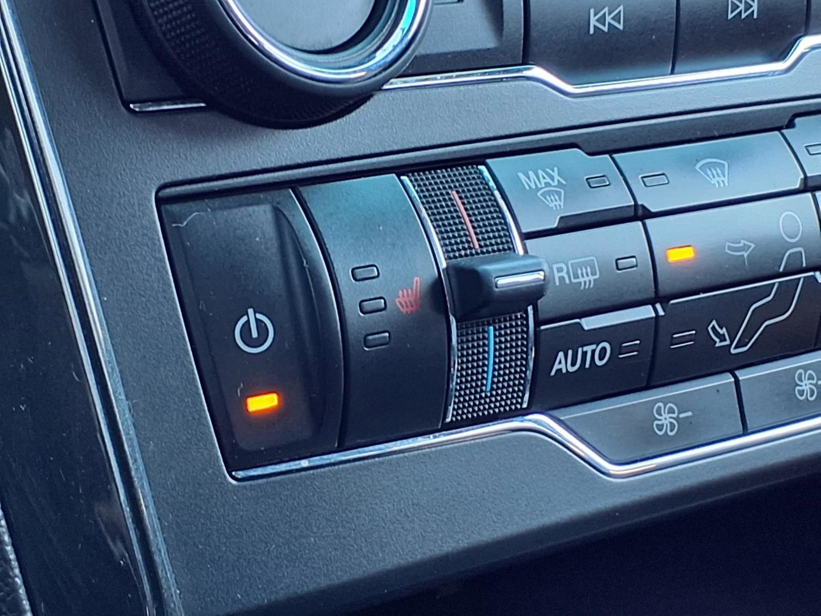 Used 2017 Ford Explorer XLT w/ Equipment Group 202A AWD/4WD image 5