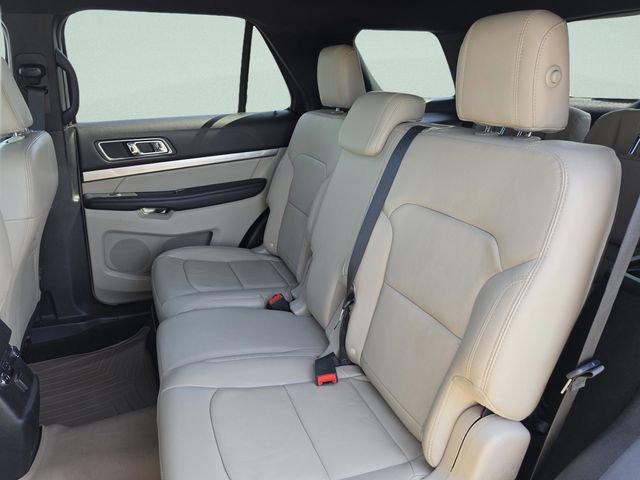 Used 2018 Ford Explorer XLT w/ Equipment Group 202A FWD image 29