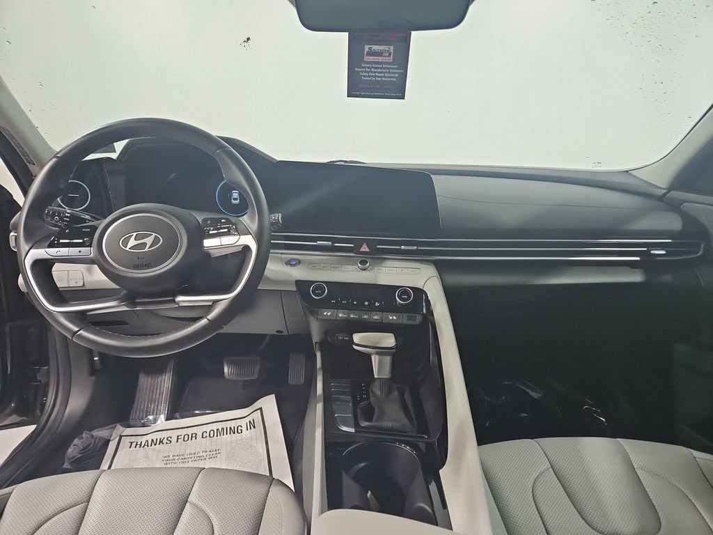 Certified 2025 Hyundai Elantra Limited w/ Cargo Package FWD image 19