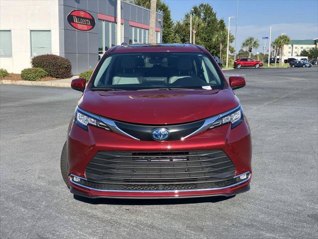 Certified 2023 Toyota Sienna XLE FWD image 8
