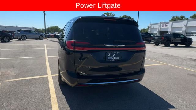 Used 2025 Chrysler Pacifica Select FWD image 7