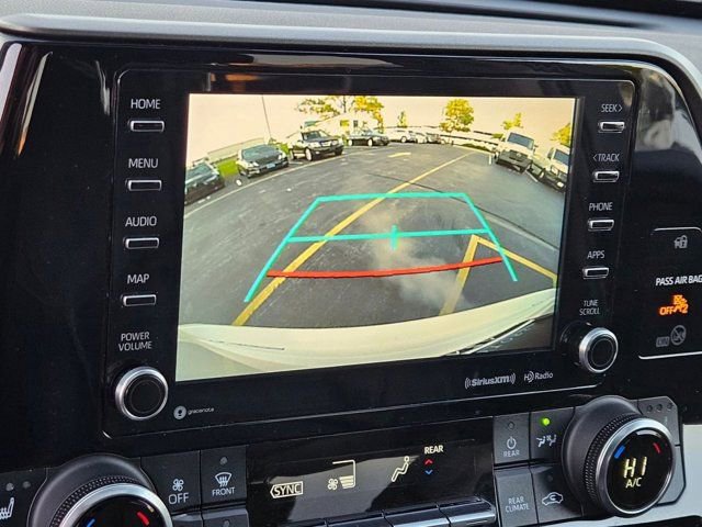 Used 2021 Toyota Highlander XLE AWD/4WD image 14