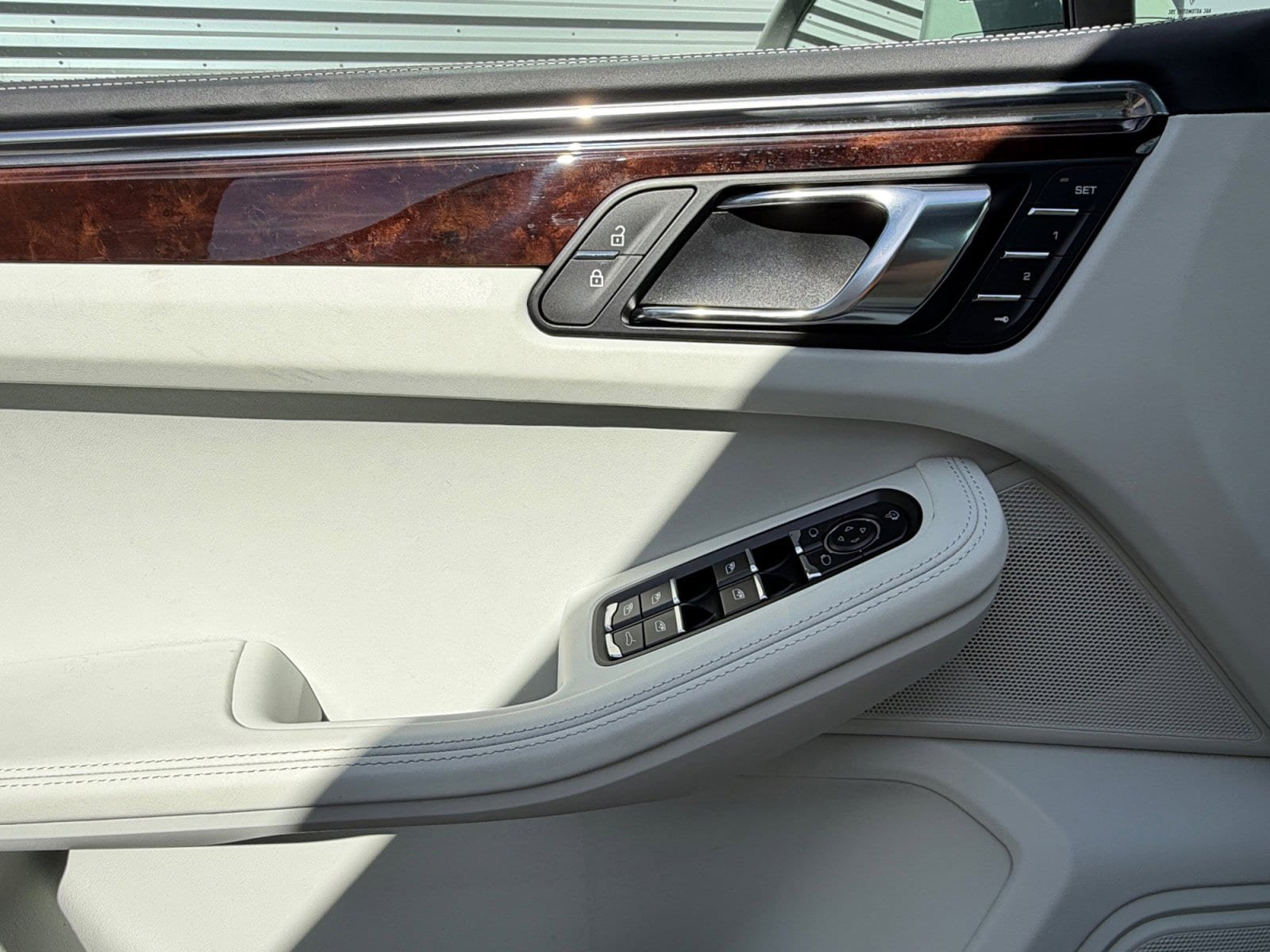 Certified 2025 Porsche Macan S AWD/4WD image 26