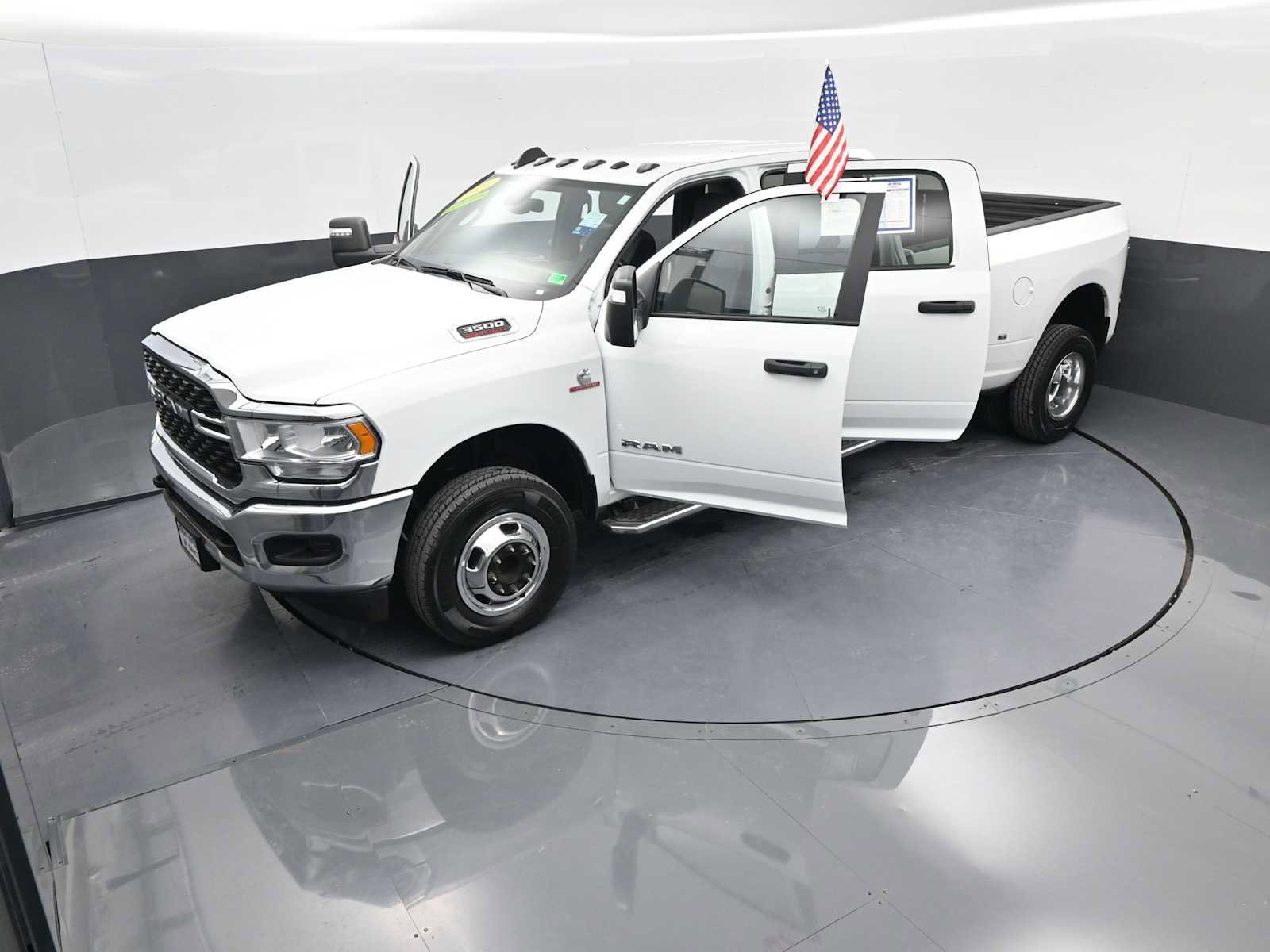 Used 2024 RAM 3500 Big Horn image 38