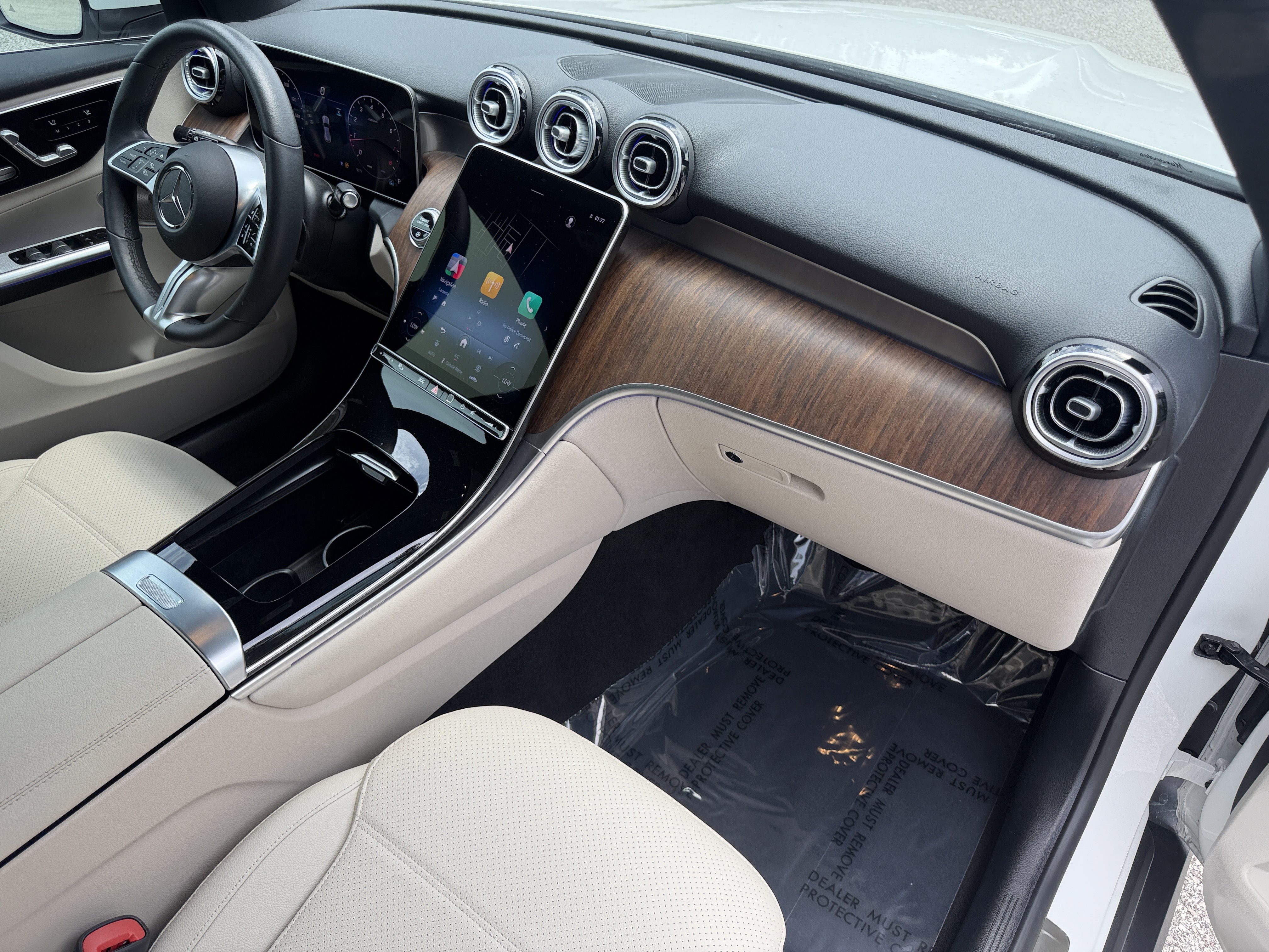 Used 2025 Mercedes-Benz GLC 300 image 13