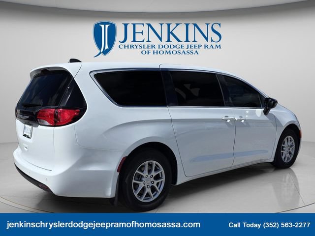New 2026 Chrysler Voyager LX FWD image 3