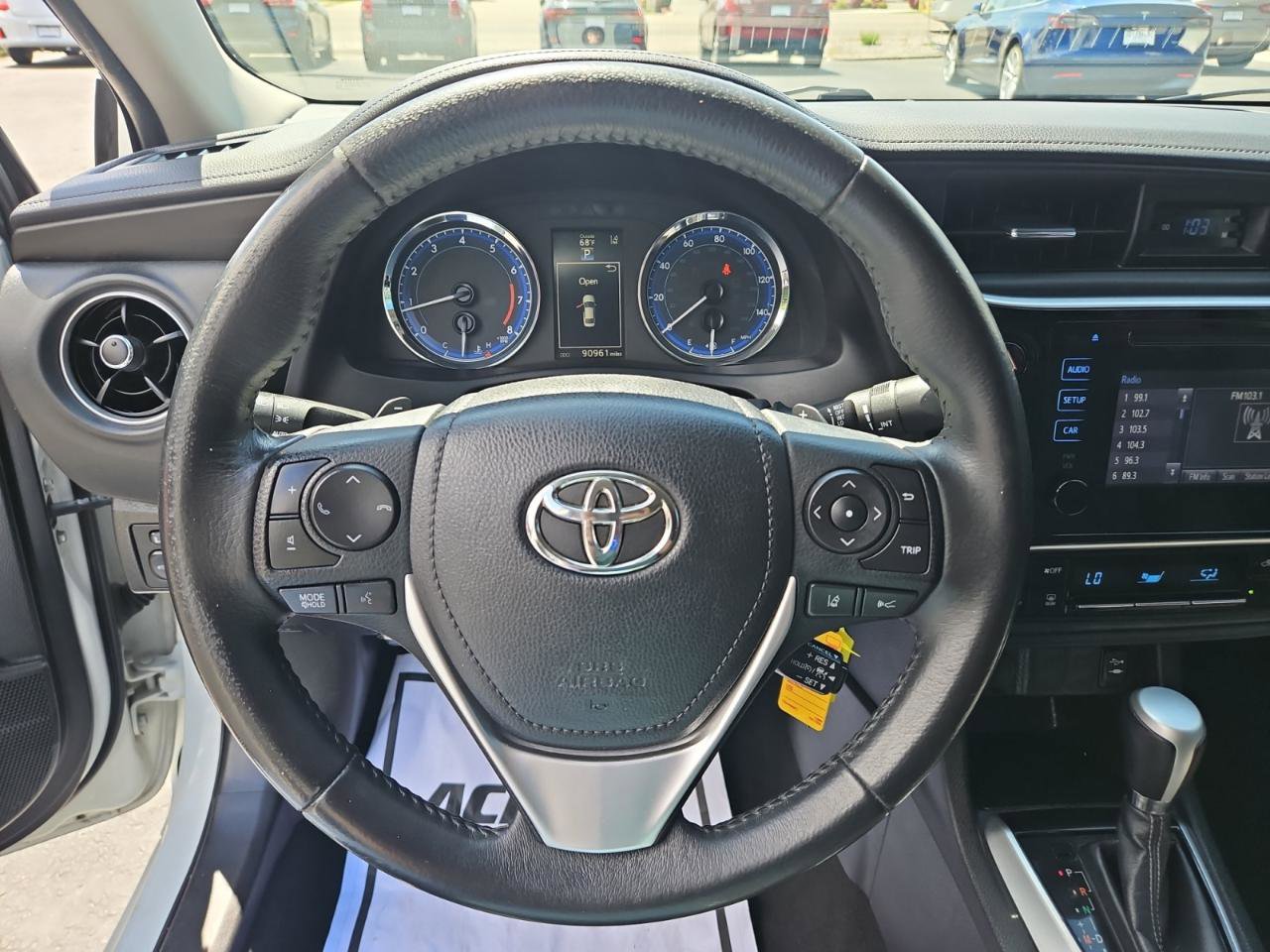 Used 2017 Toyota Corolla SE w/ Carpet Mat Package (TMS) FWD image 26