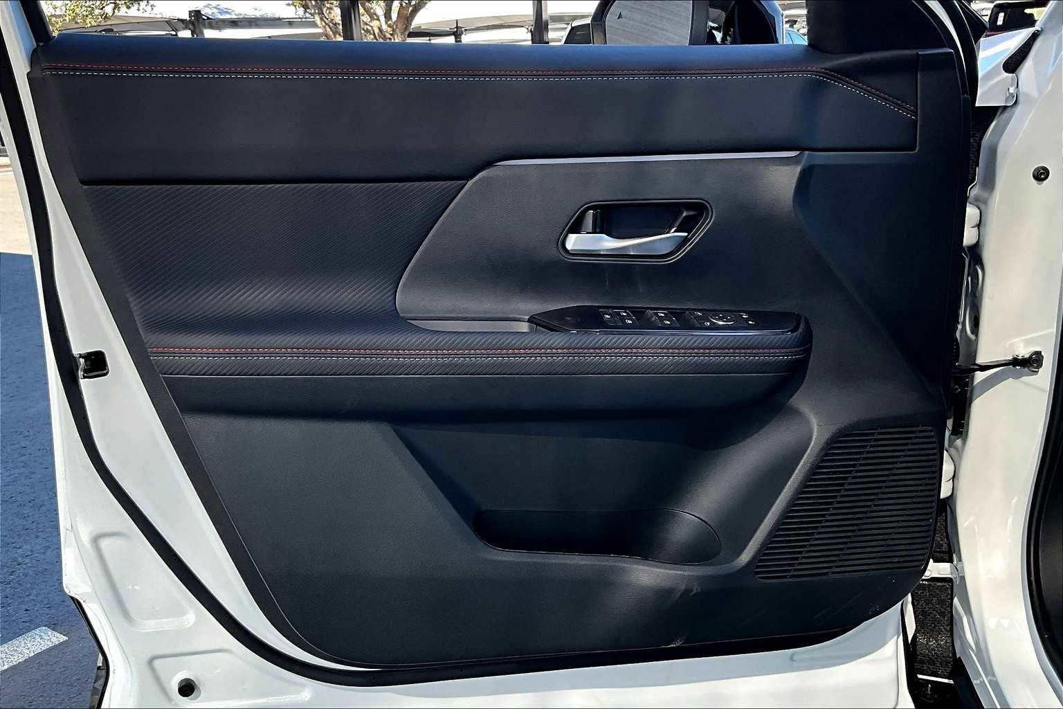 New 2026 Nissan Kicks SR image 10