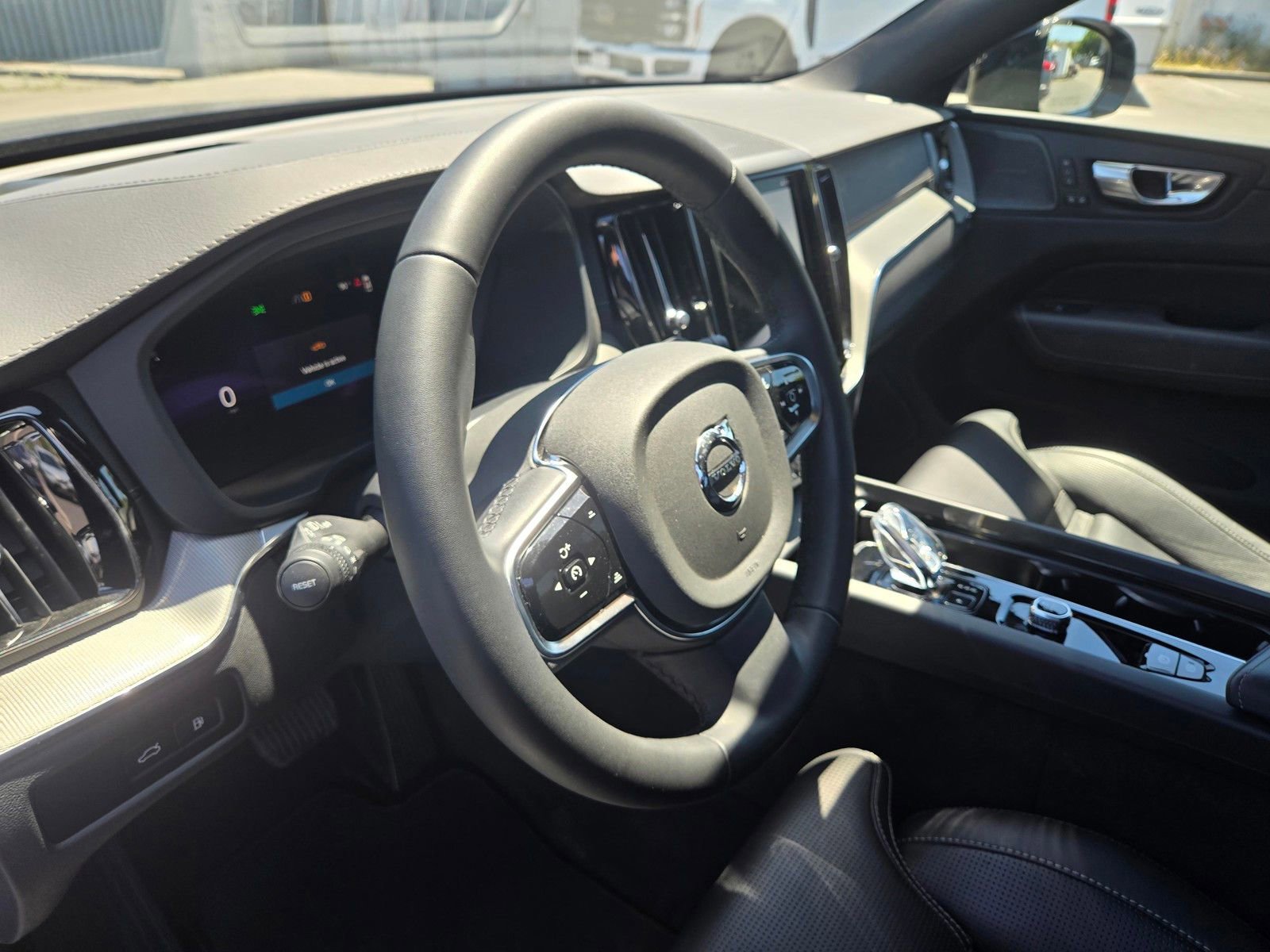 Certified 2024 Volvo XC60 T8 Ultimate w/ Protection Package Premier AWD/4WD image 12