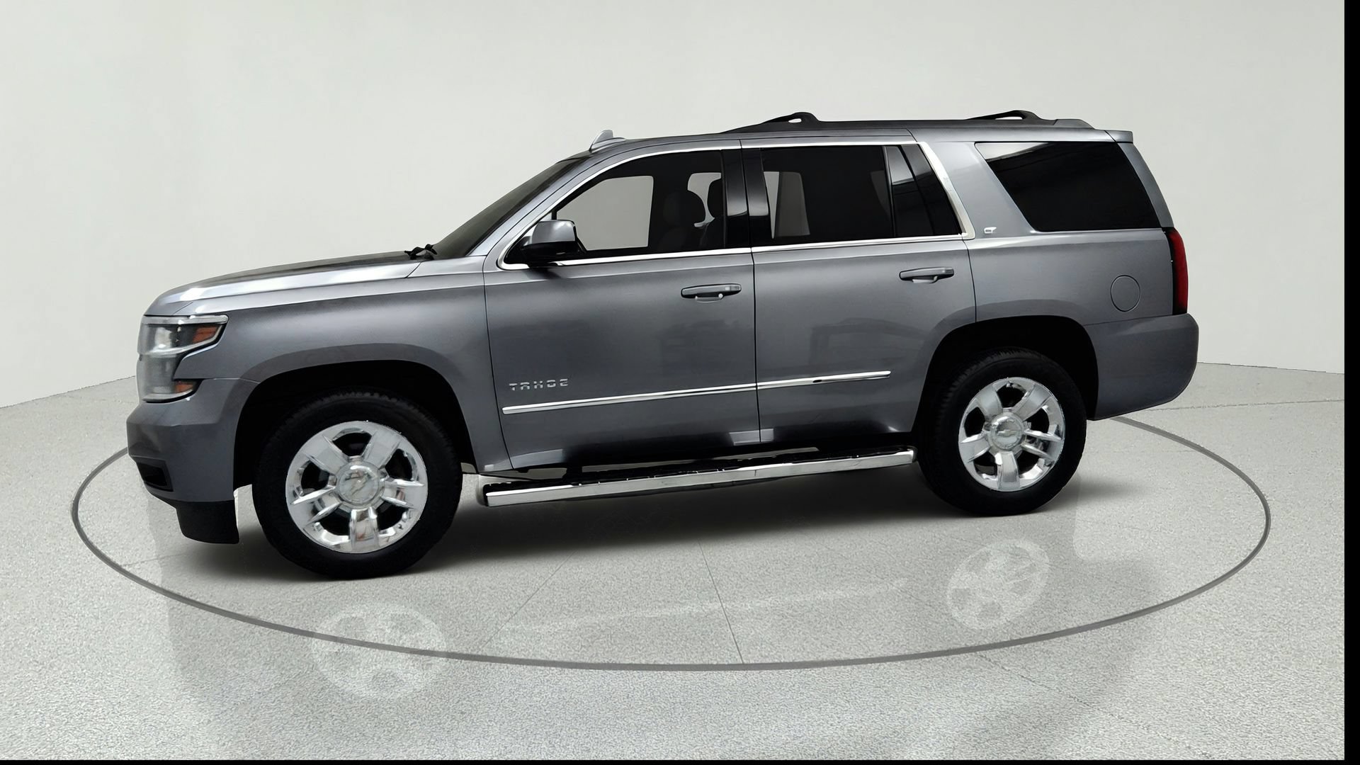 Used 2018 Chevrolet Tahoe LT w/ LT Signature Package AWD/4WD image 2